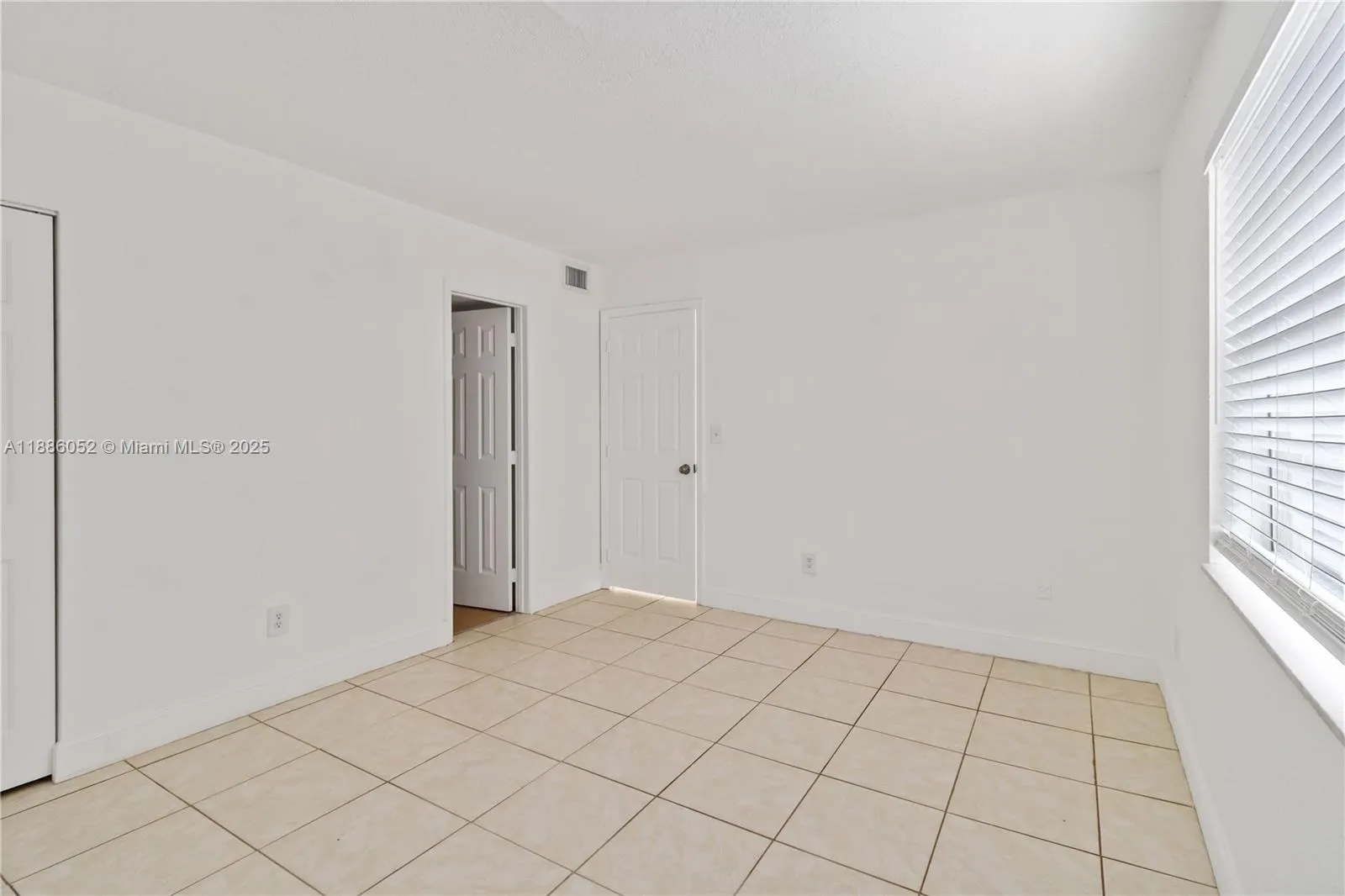 1095 W 77th St, #108