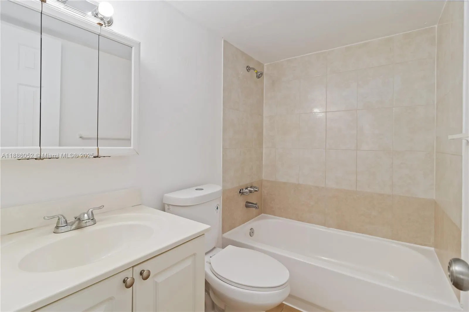1095 W 77th St, #108