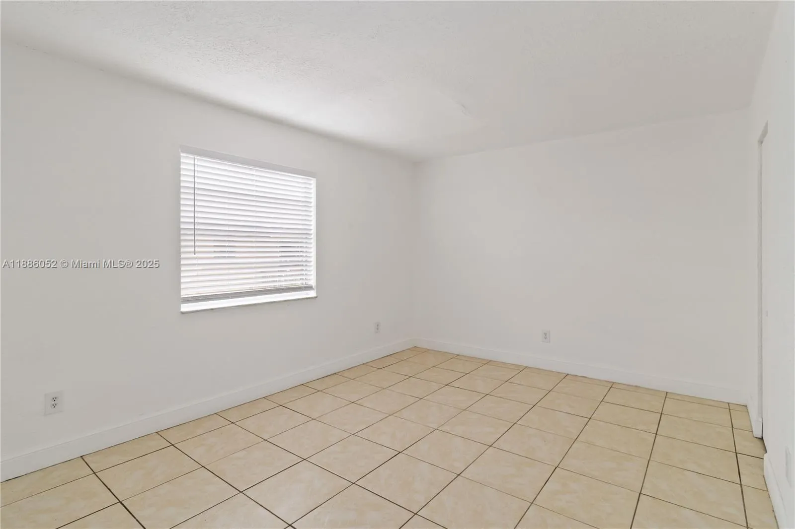 1095 W 77th St, #108