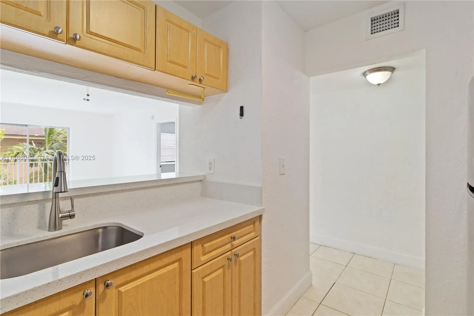 1095 W 77th St, #108