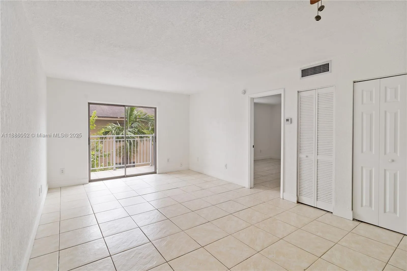 1095 W 77th St, #108