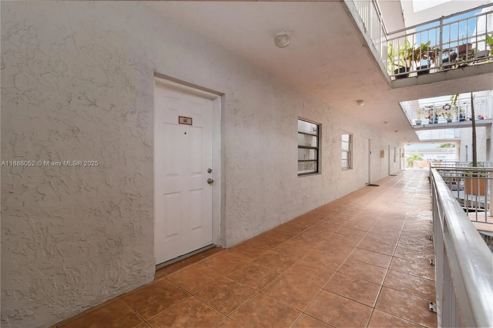 1095 W 77th St, #108