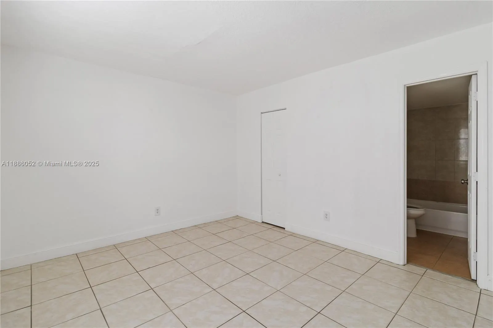 1095 W 77th St, #108