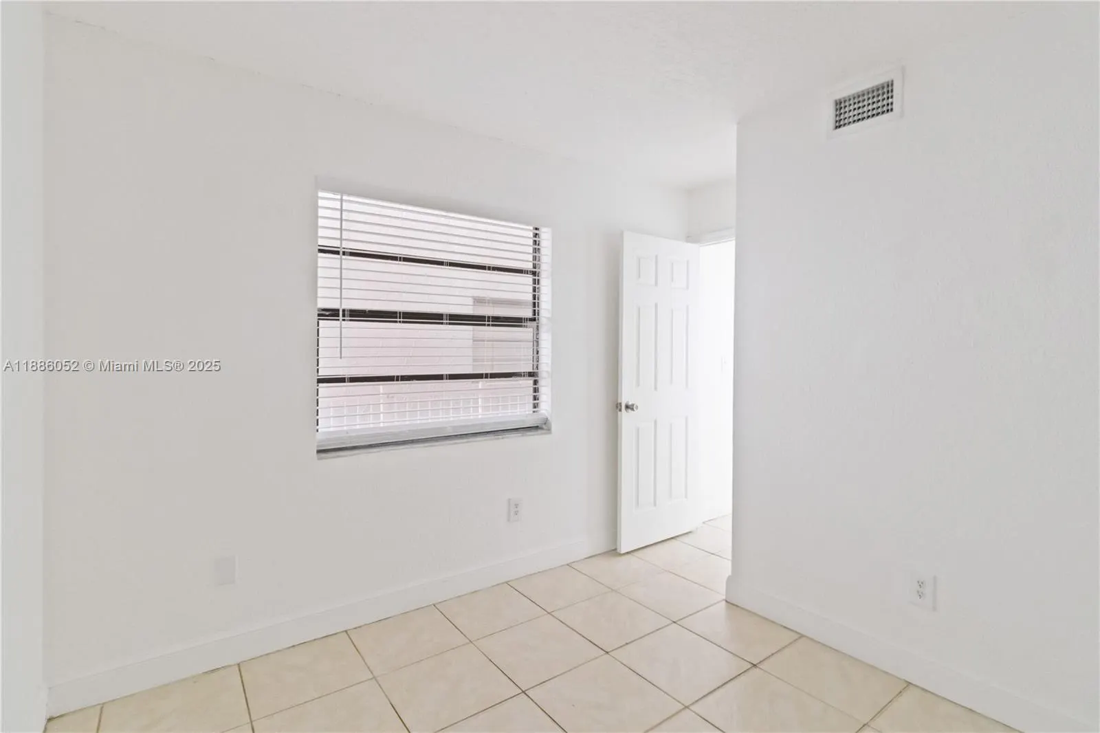 1095 W 77th St, #108