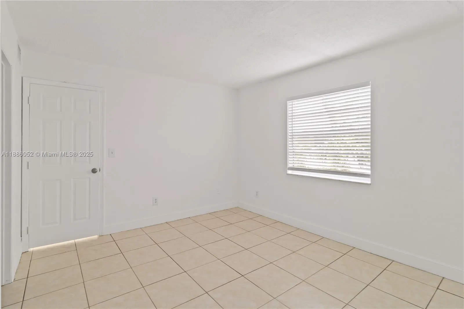 1095 W 77th St, #108