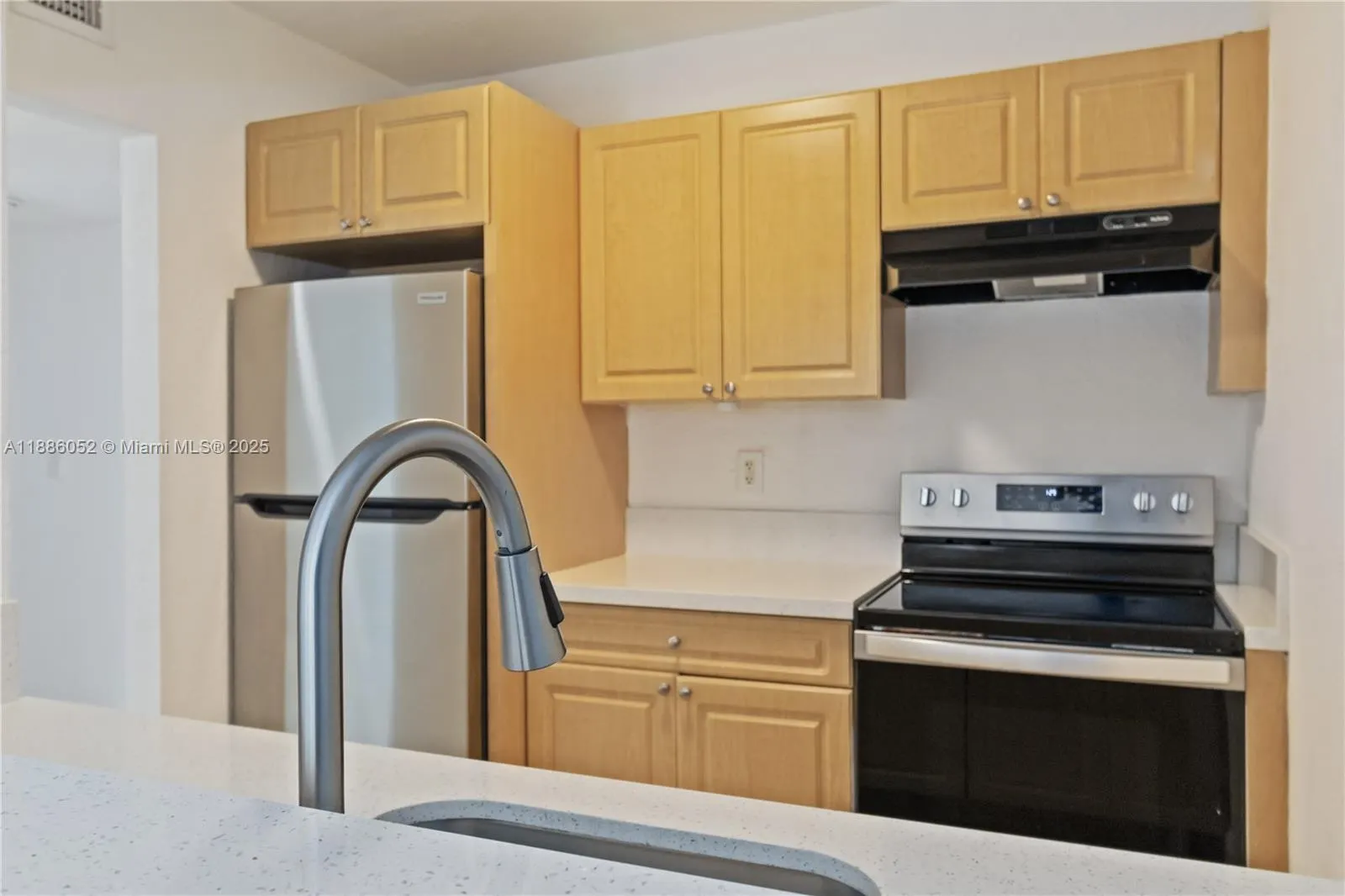 1095 W 77th St, #108
