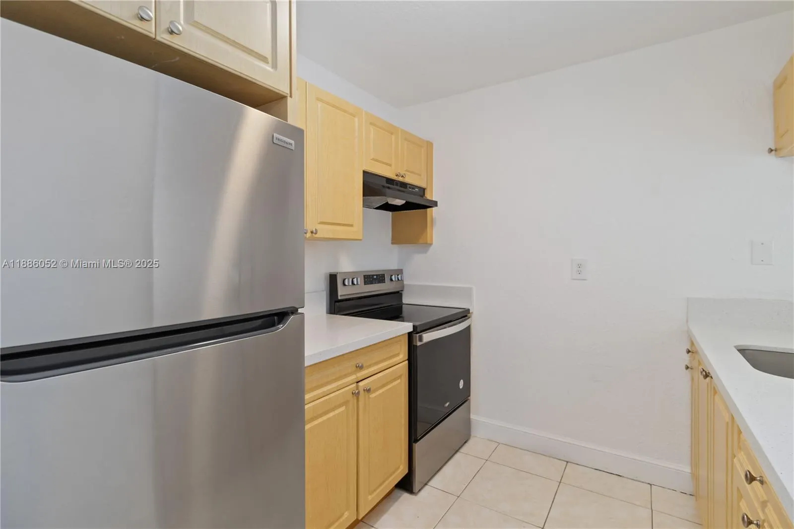 1095 W 77th St, #108