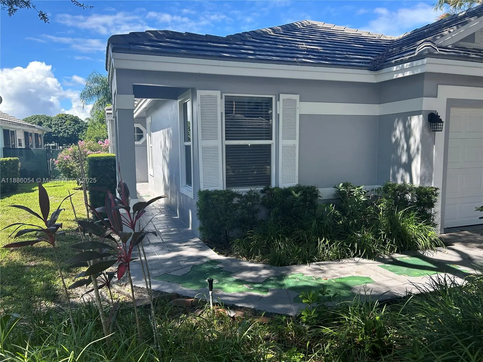2939 Myrtle Oak Cir