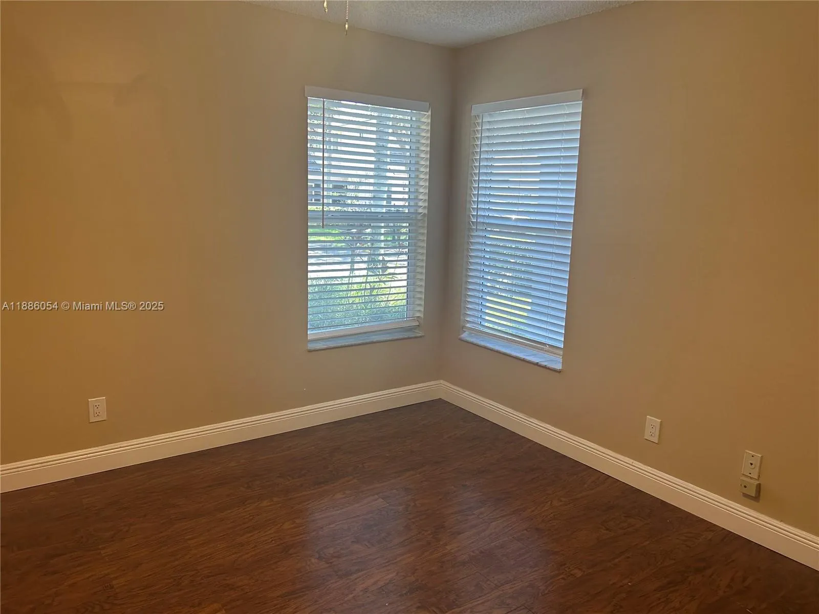 2939 Myrtle Oak Cir