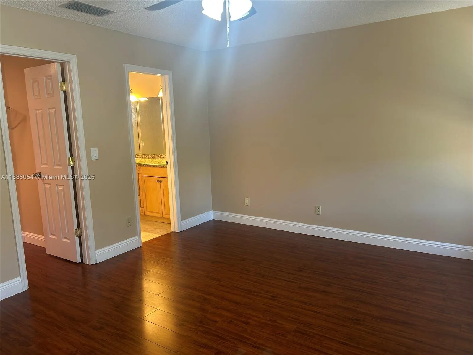 2939 Myrtle Oak Cir