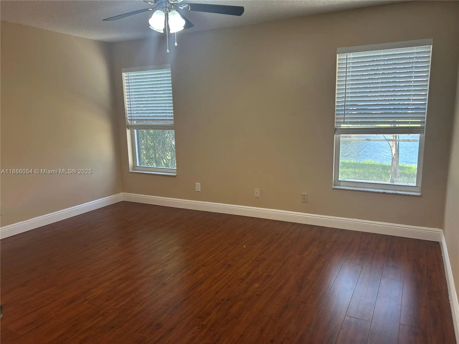 2939 Myrtle Oak Cir