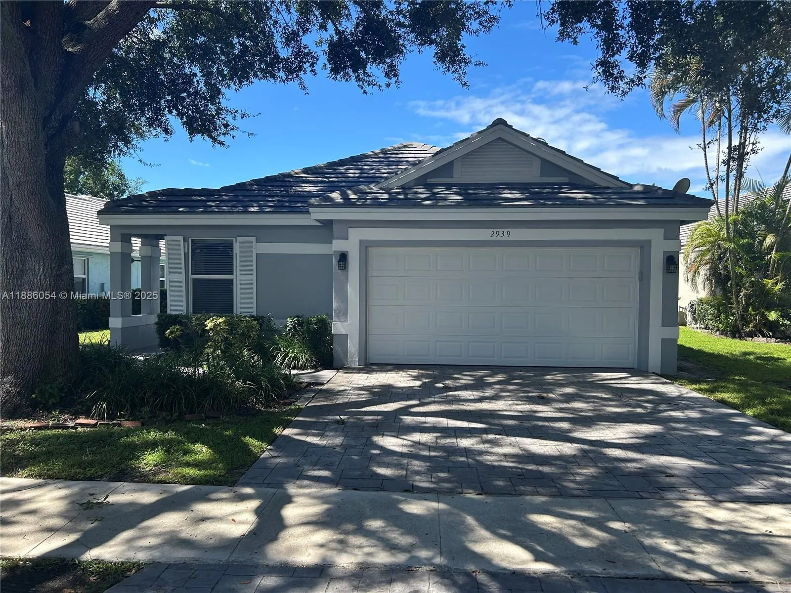 2939 Myrtle Oak Cir