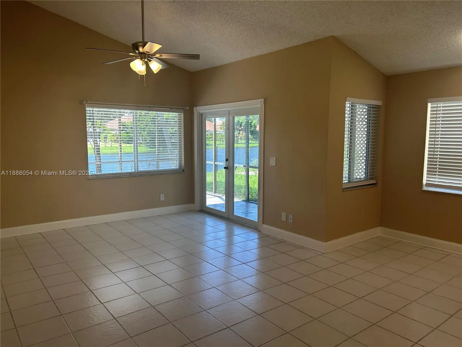2939 Myrtle Oak Cir