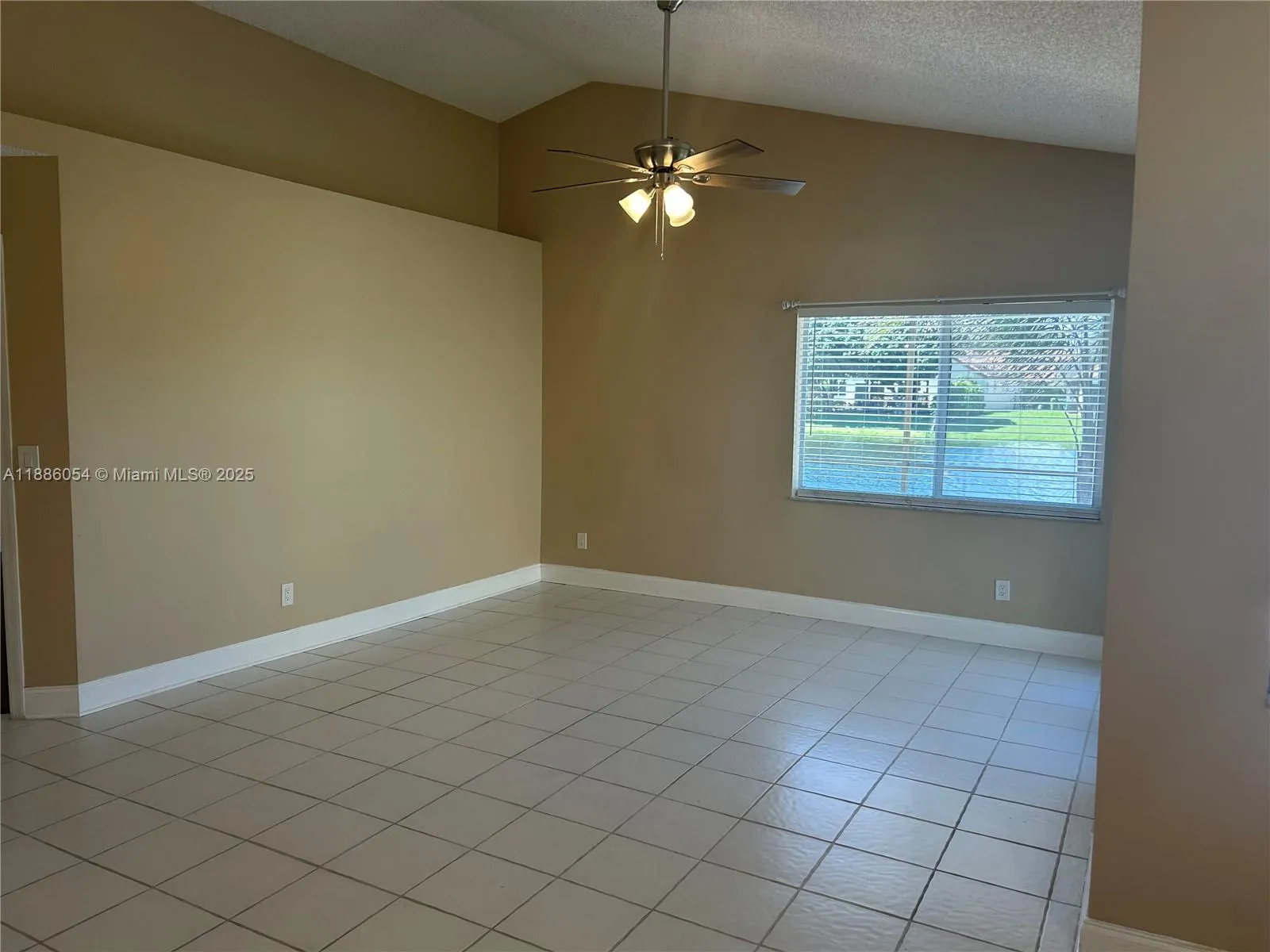 2939 Myrtle Oak Cir