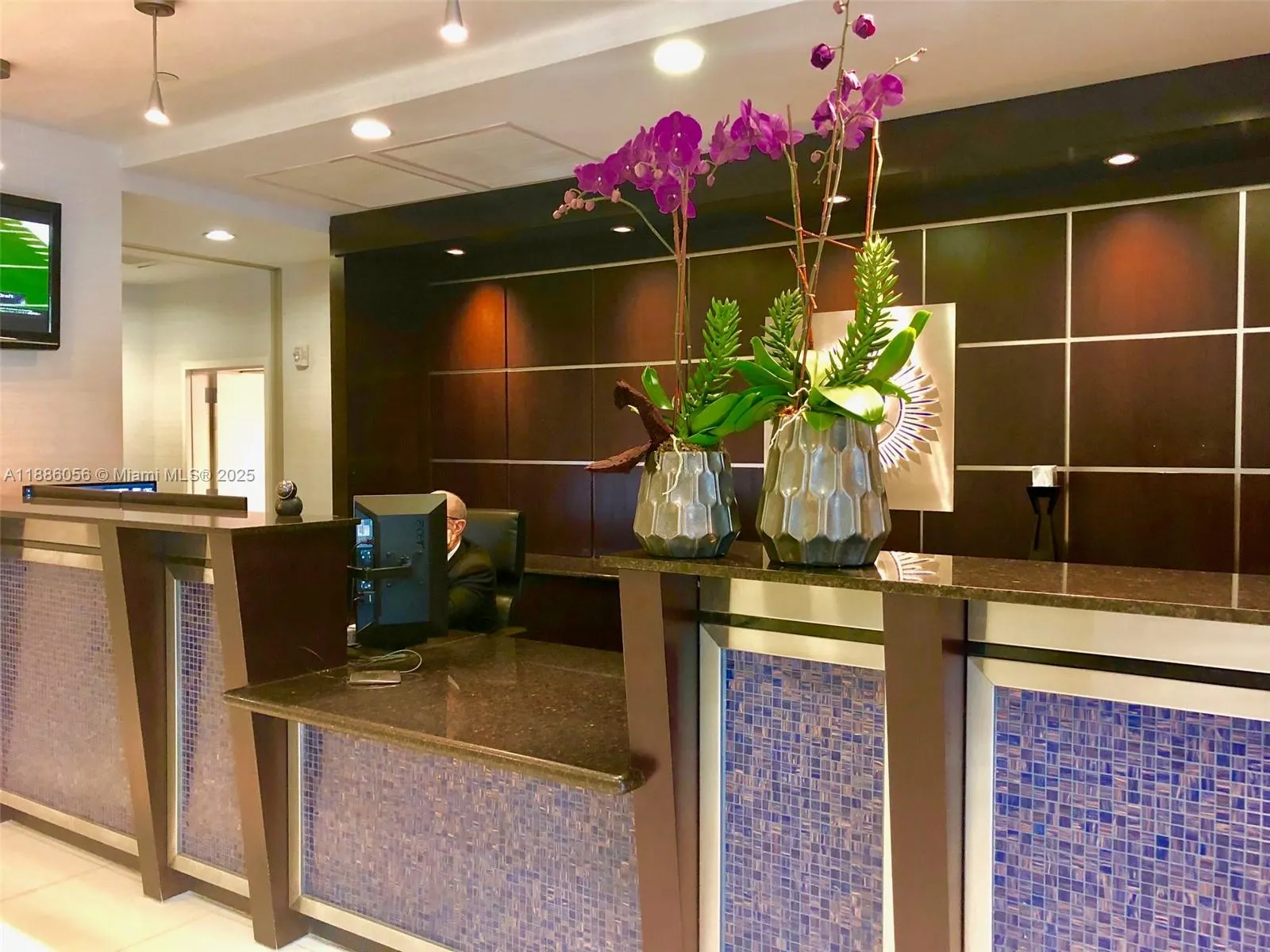 1800 N BAYSHORE DR, #1715