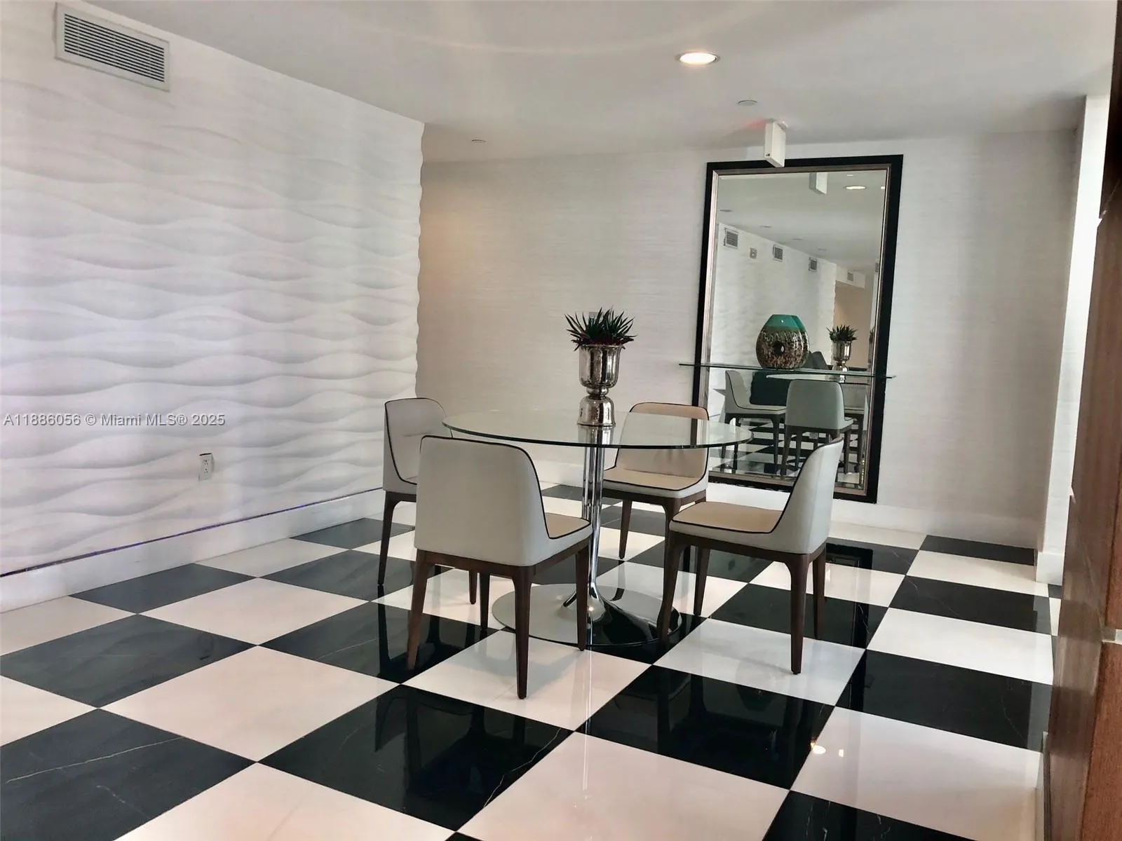 1800 N BAYSHORE DR, #1715
