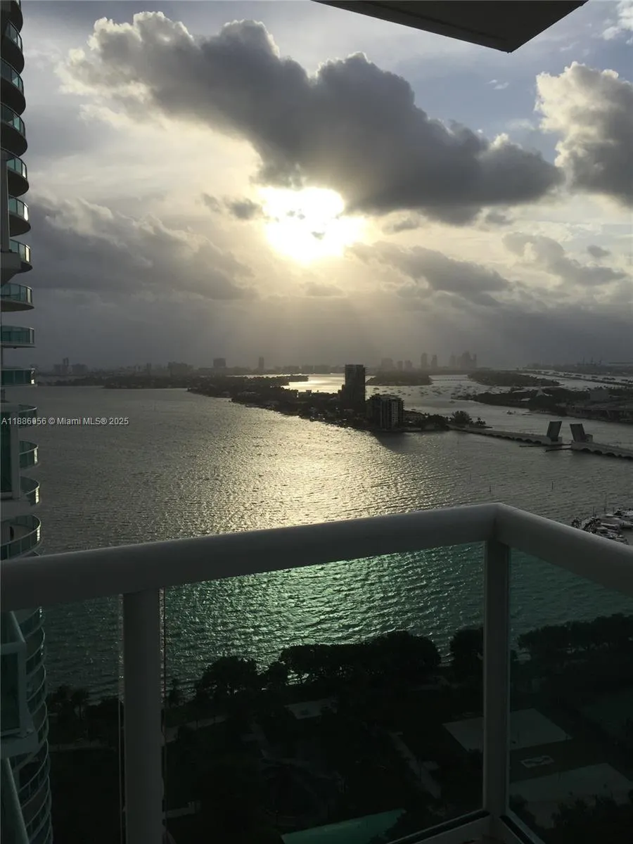 1800 N BAYSHORE DR, #1715