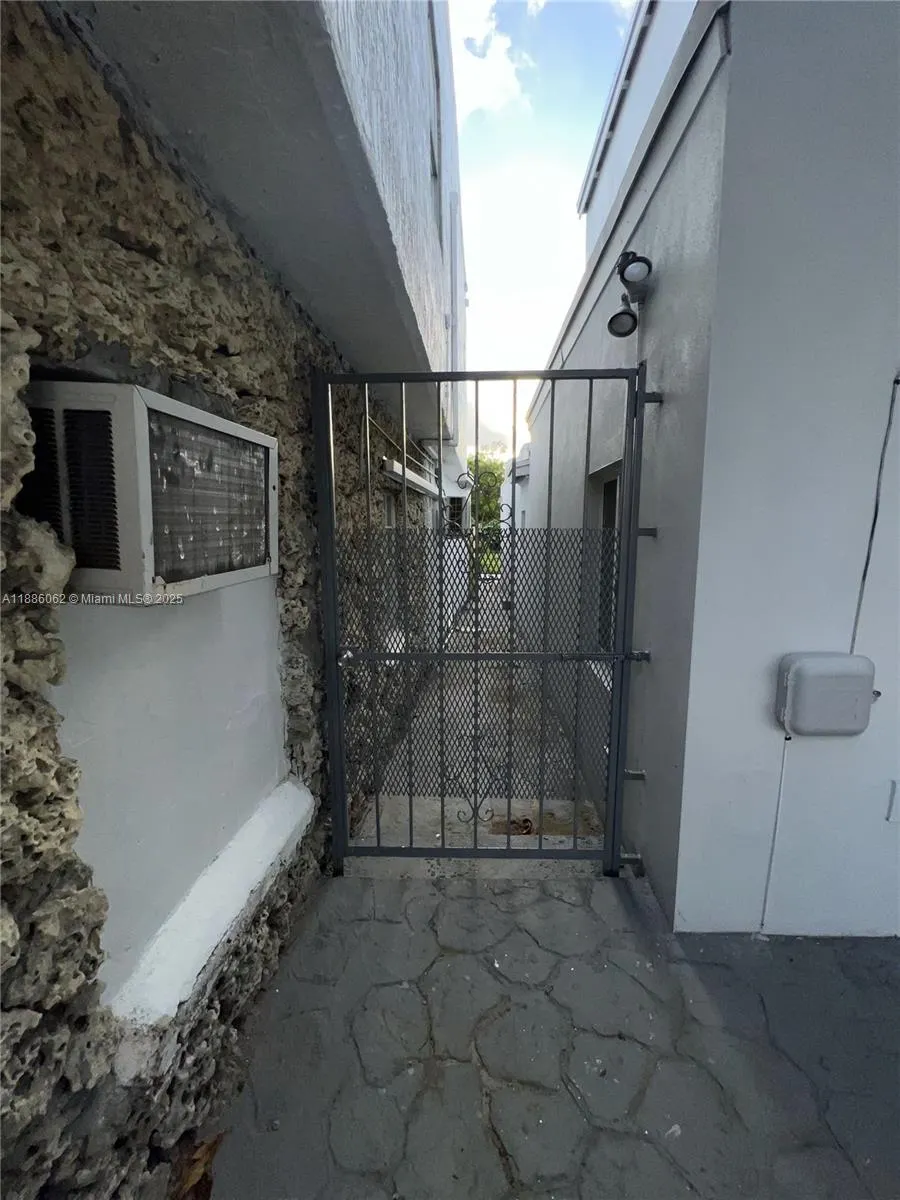 1680 NW 22nd Ct