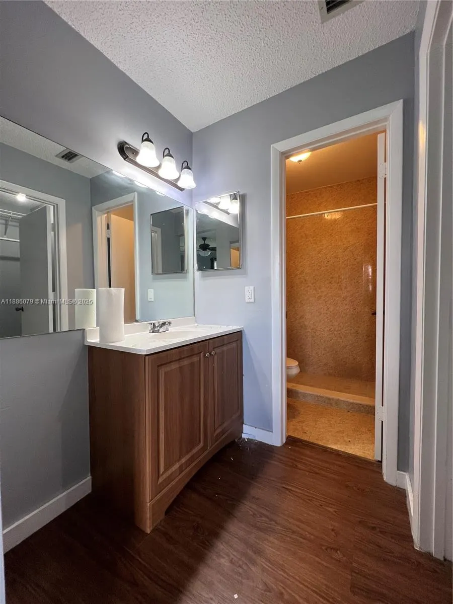 809 Hamilton Dr, #809A