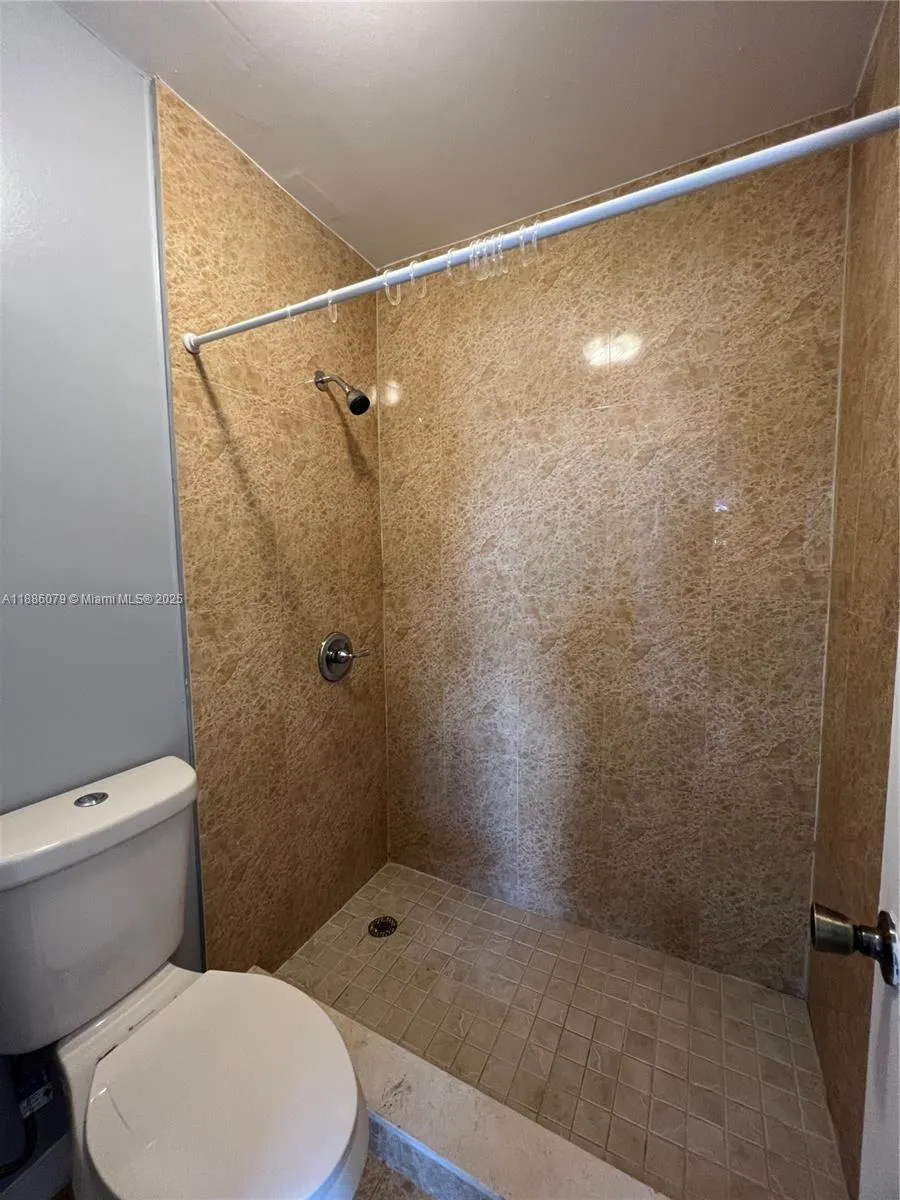 809 Hamilton Dr, #809A