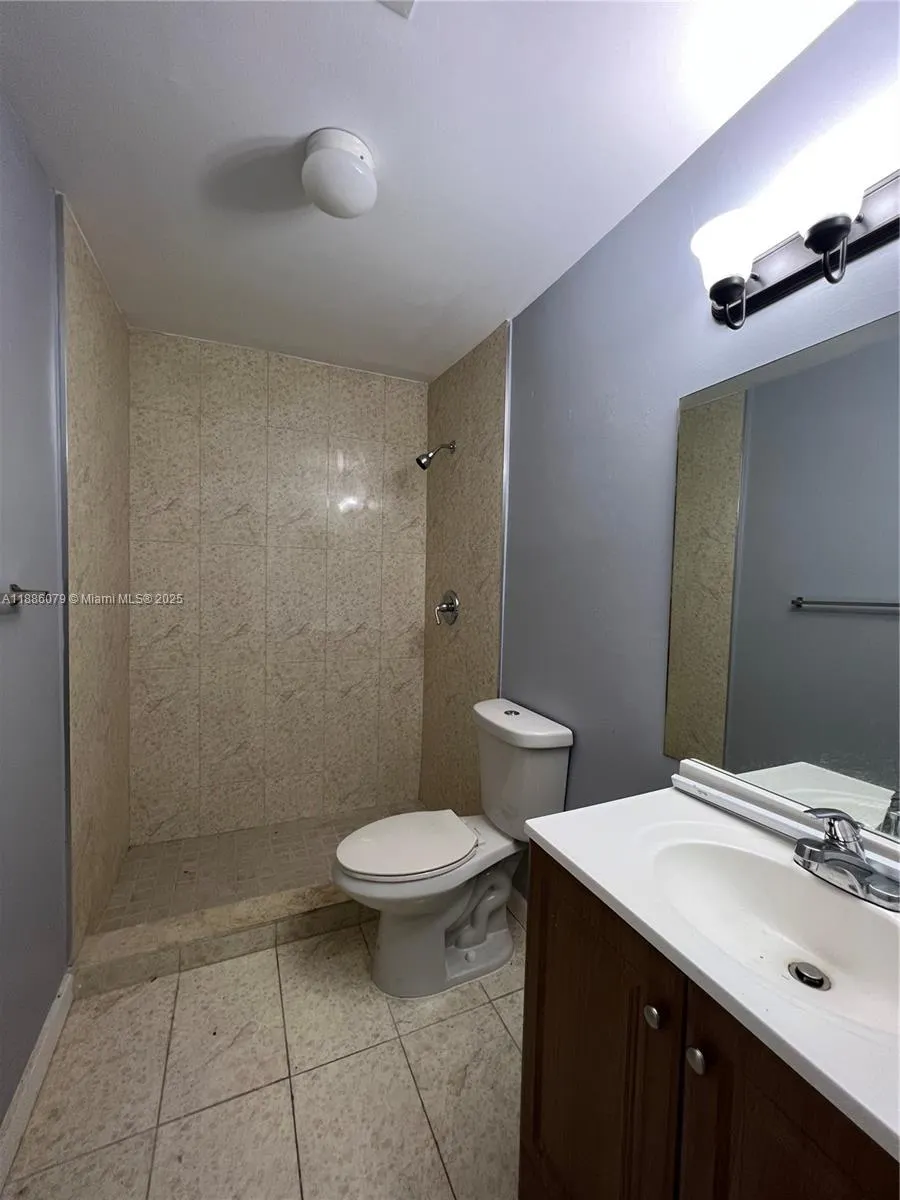 809 Hamilton Dr, #809A
