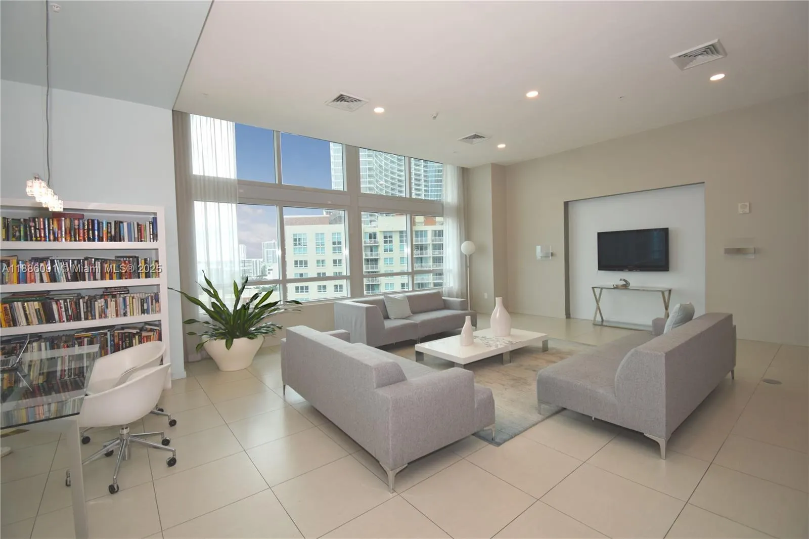 1900 N Bayshore Dr, #2804
