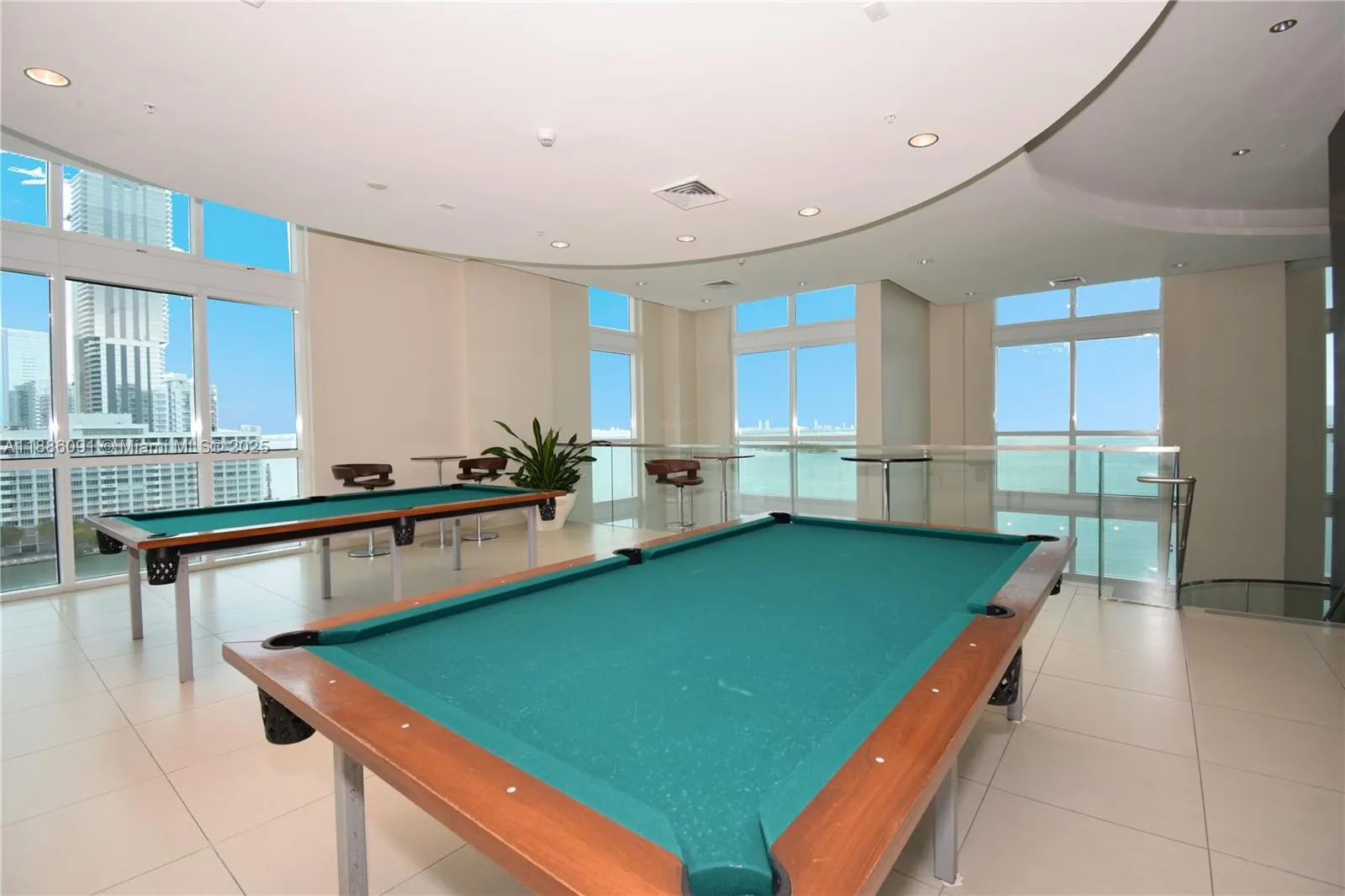1900 N Bayshore Dr, #2804