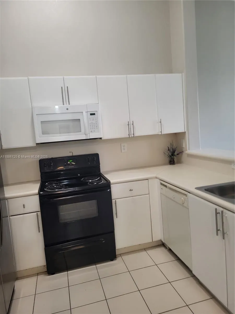 1662 SE 27th Dr, #202