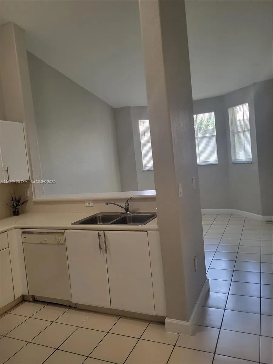 1662 SE 27th Dr, #202