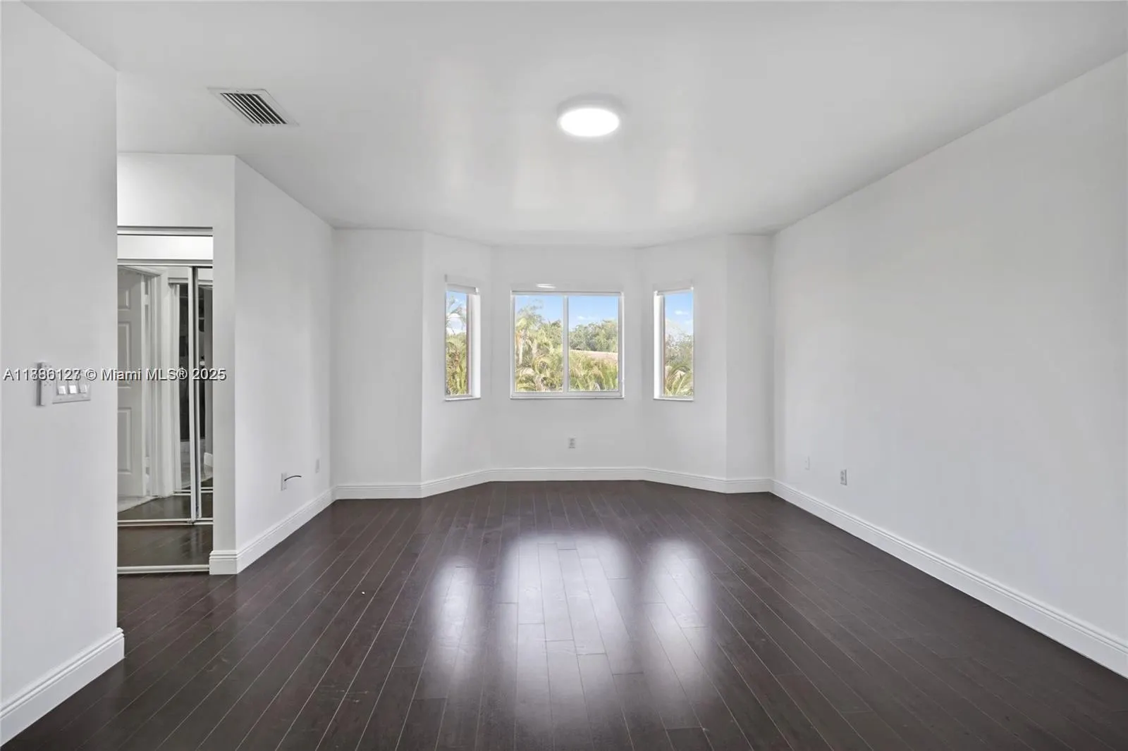 14672 Vista Luna Dr