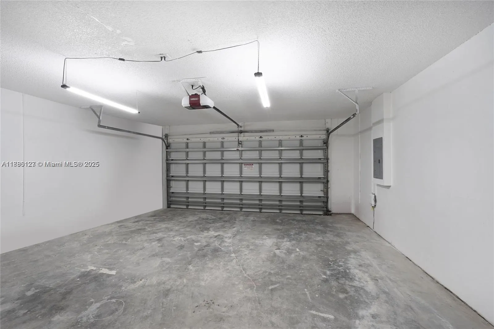 14672 Vista Luna Dr