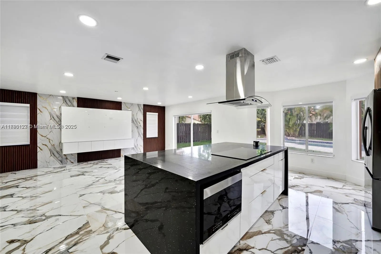 14672 Vista Luna Dr