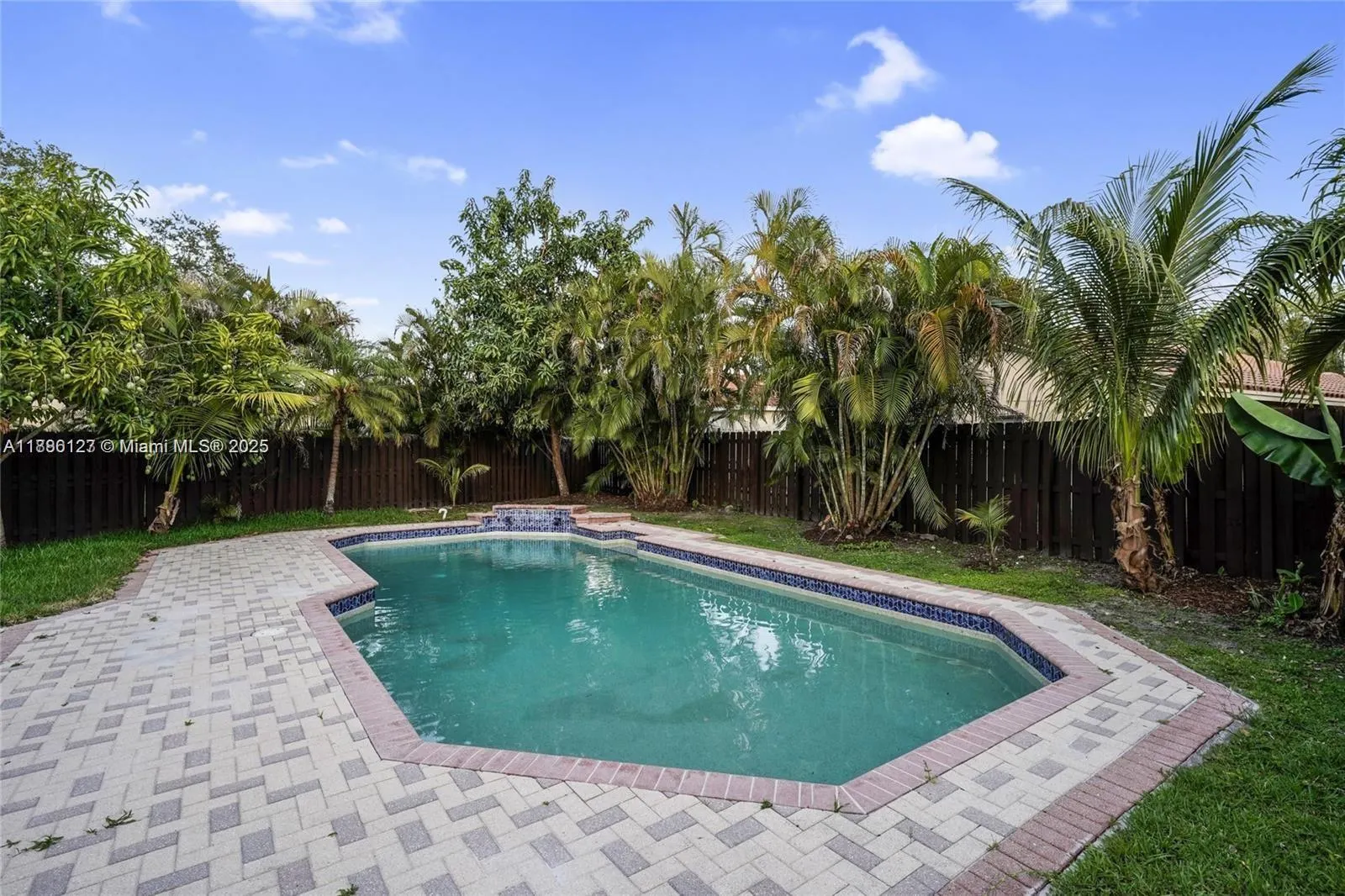 14672 Vista Luna Dr