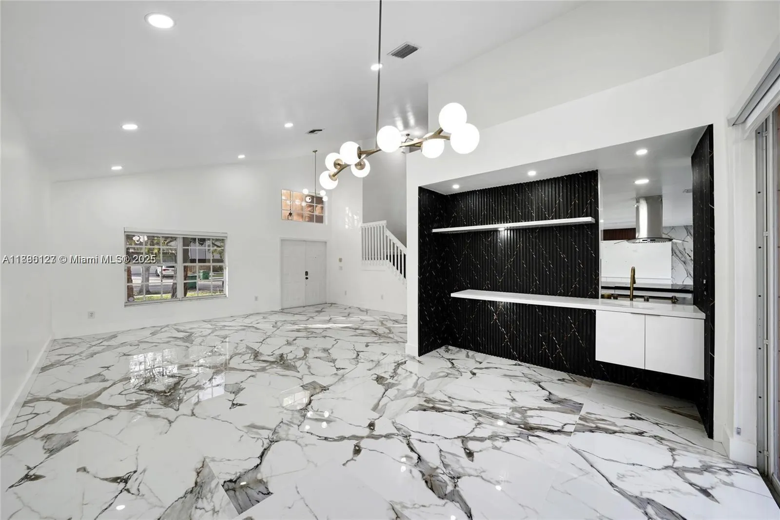 14672 Vista Luna Dr