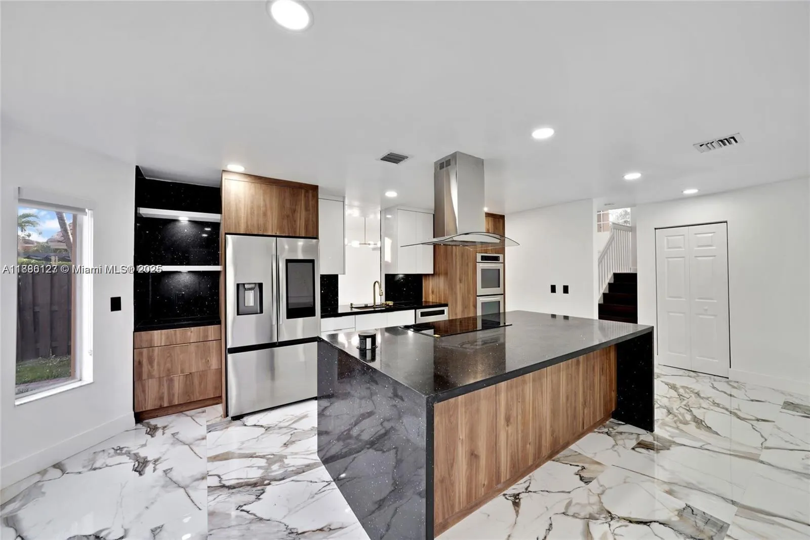 14672 Vista Luna Dr