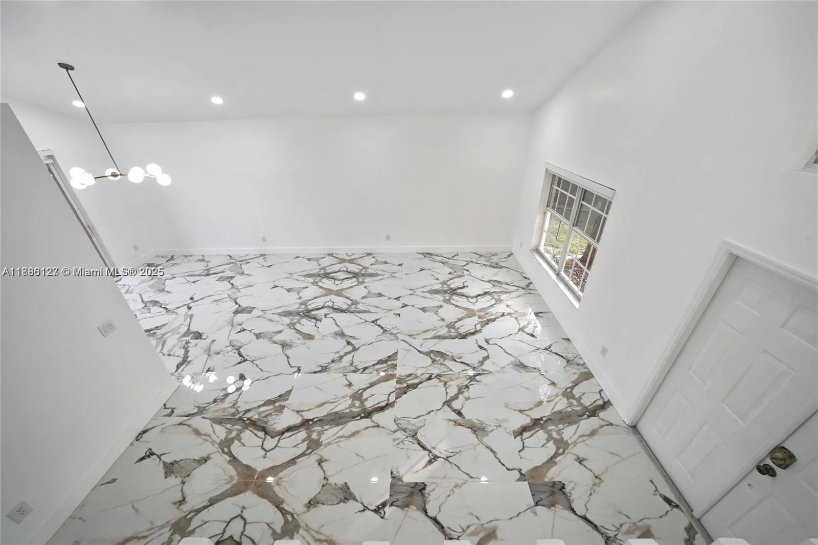 14672 Vista Luna Dr