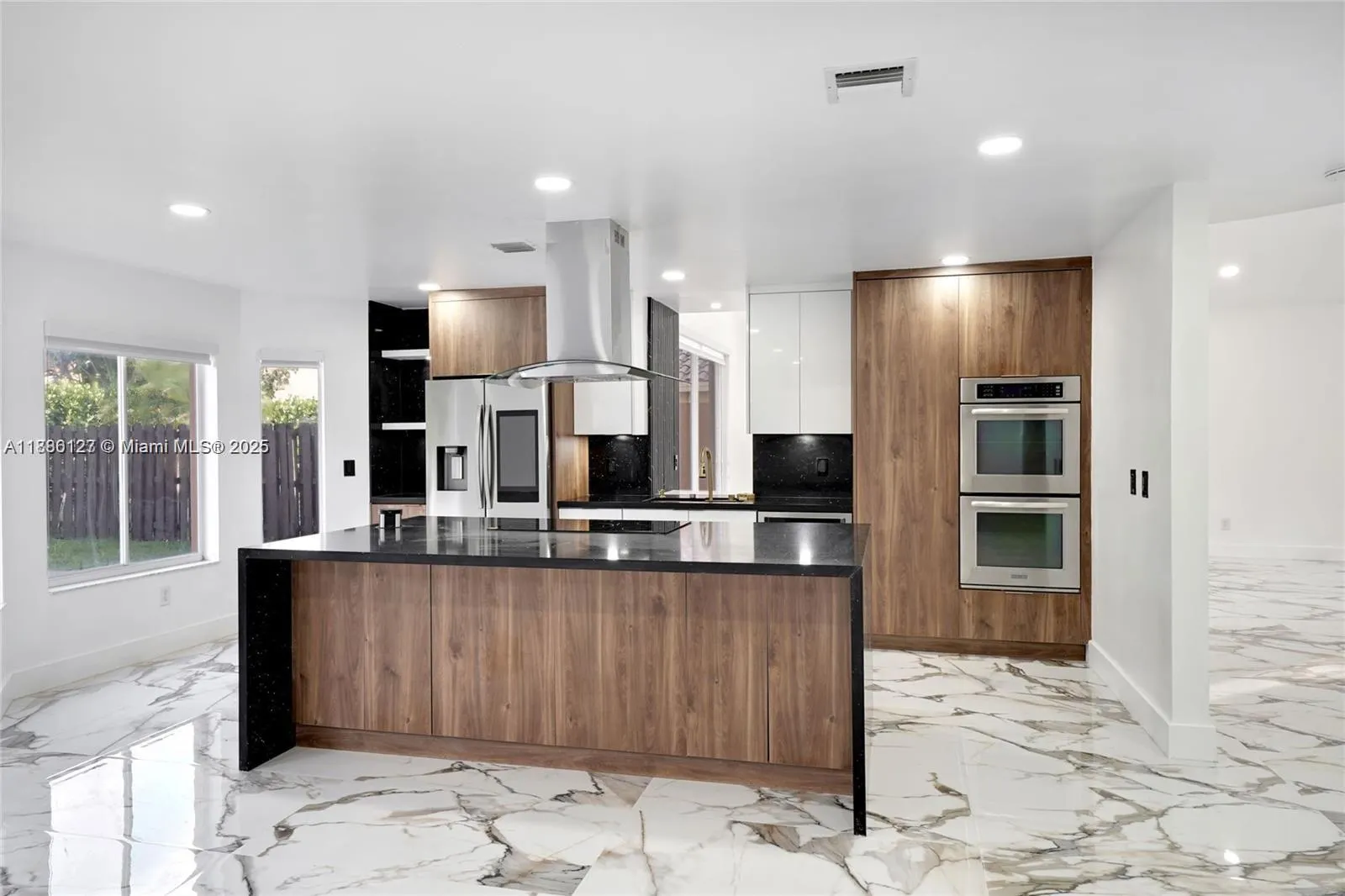 14672 Vista Luna Dr