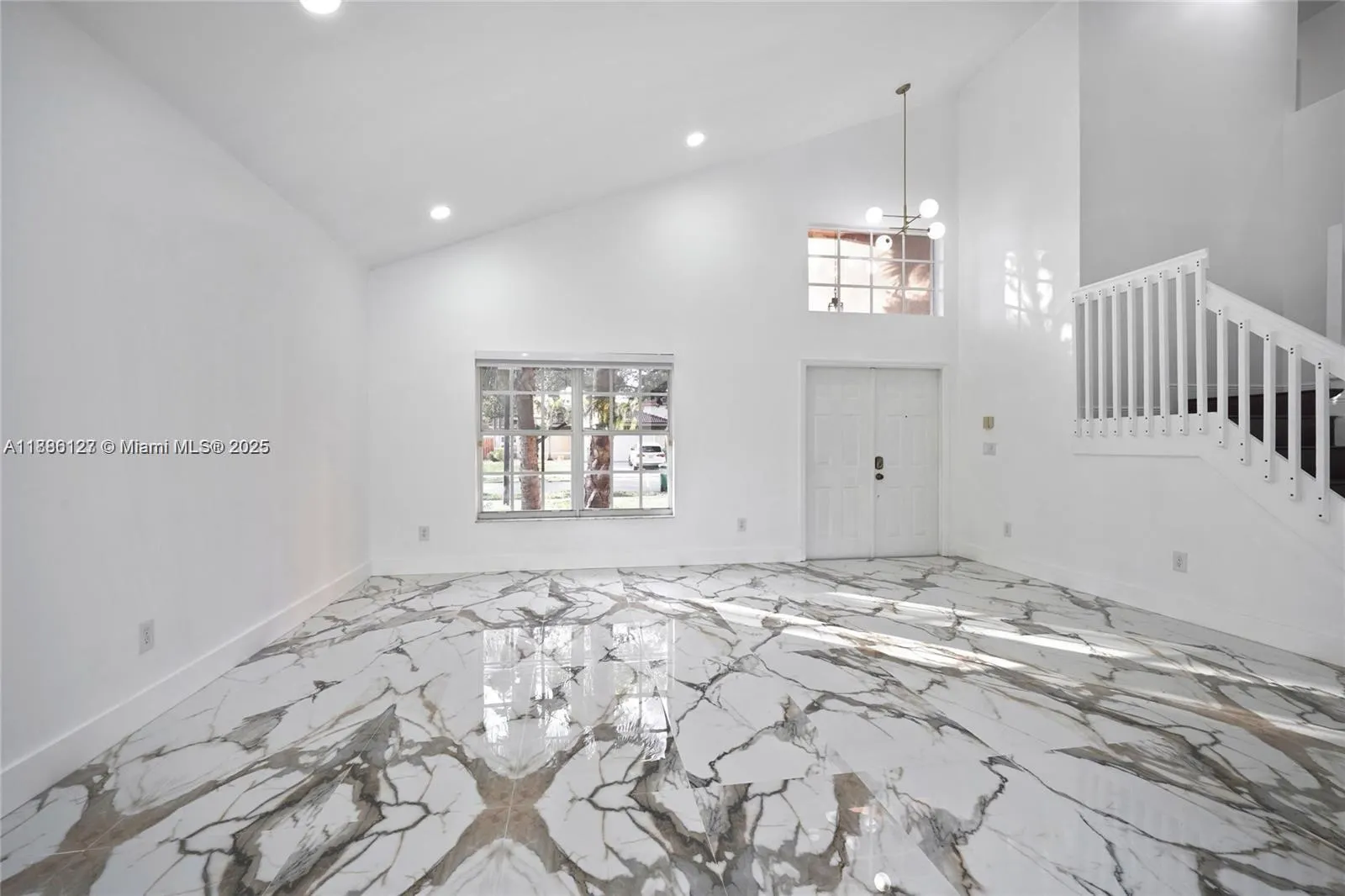 14672 Vista Luna Dr