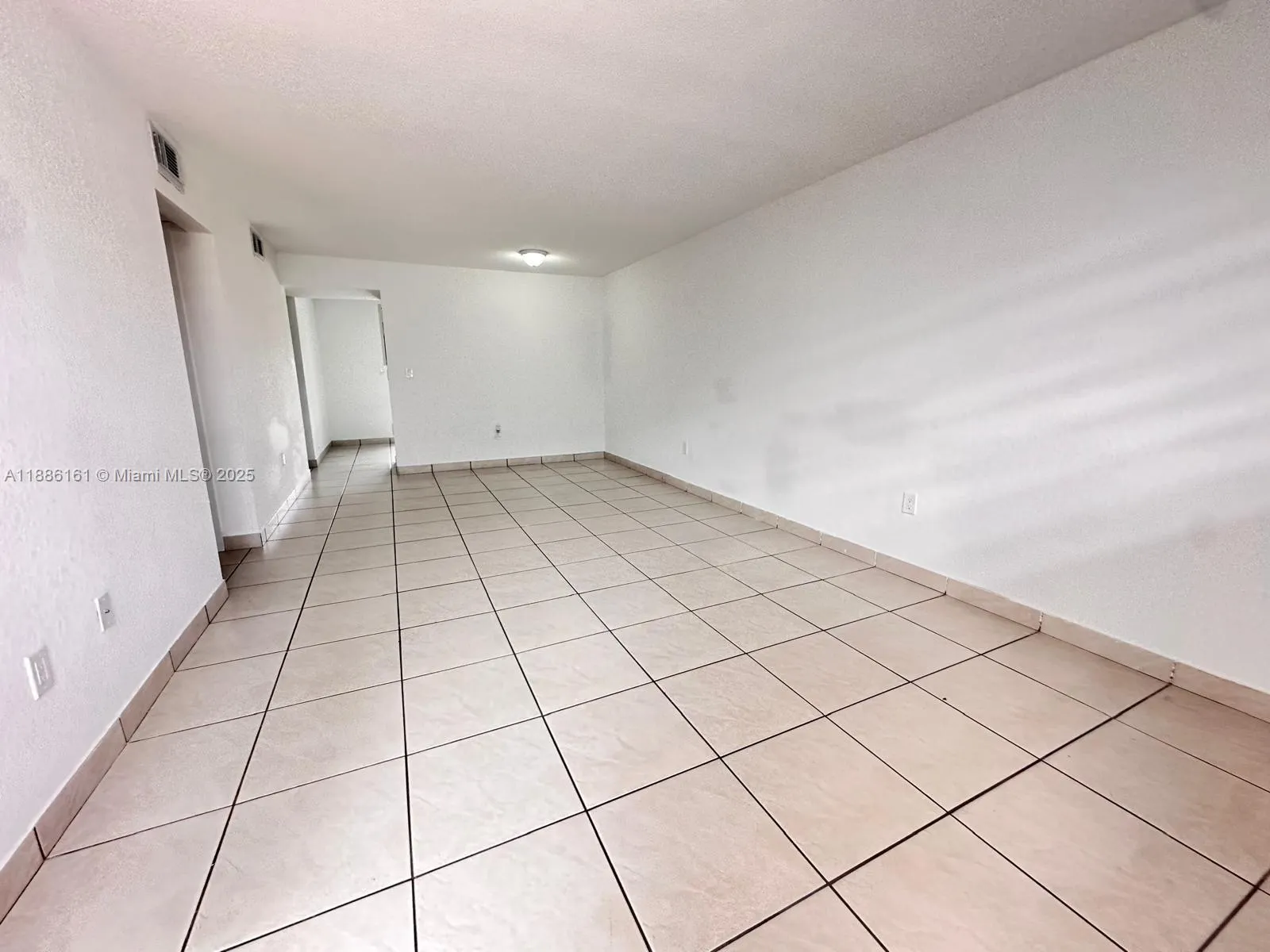 1380 W 41st St, #201