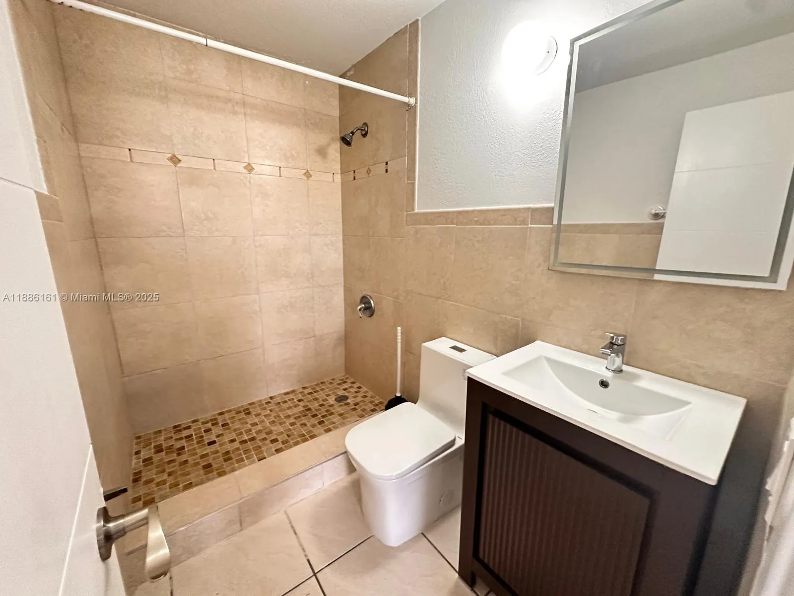 1380 W 41st St, #201