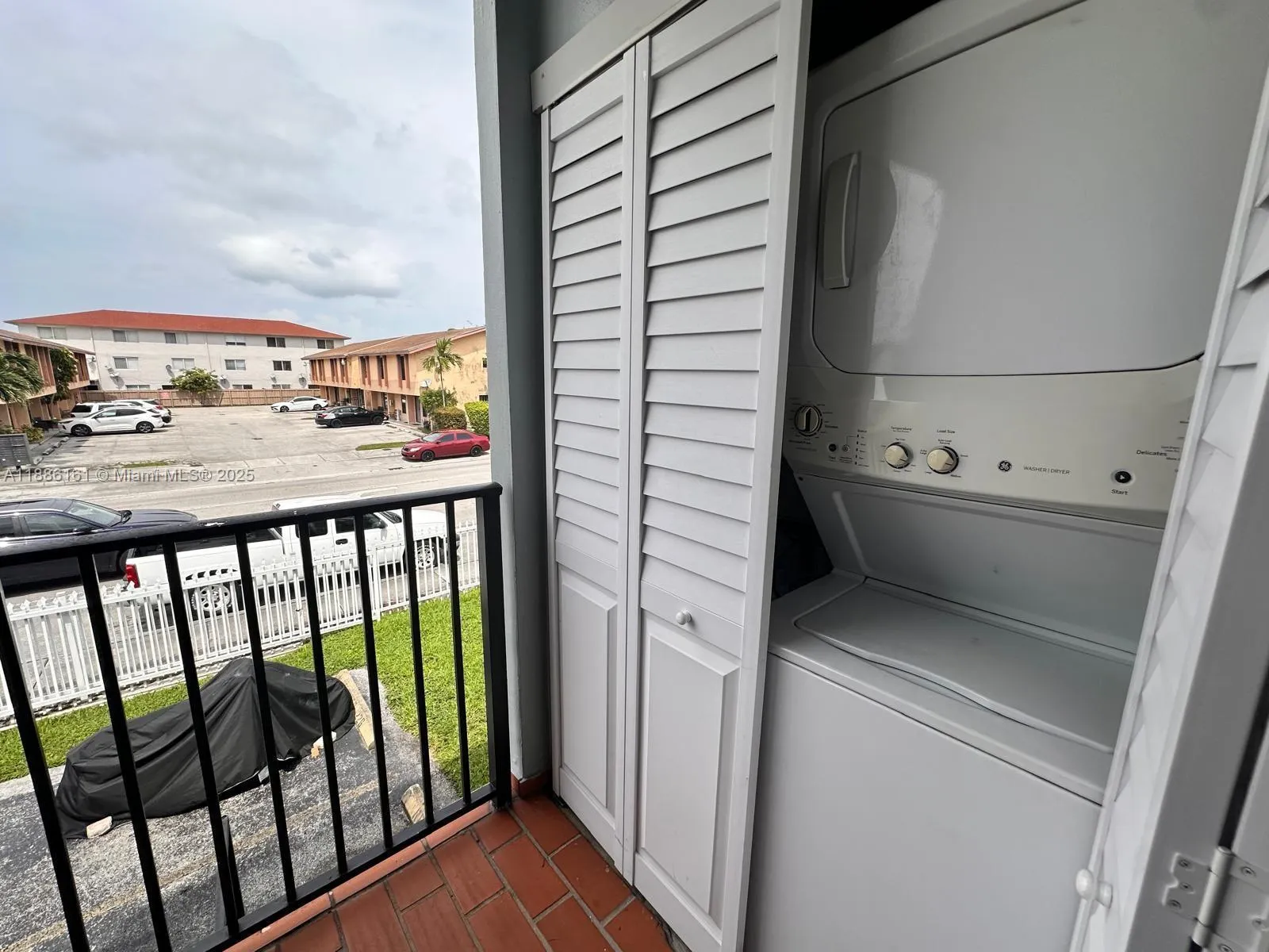 1380 W 41st St, #201