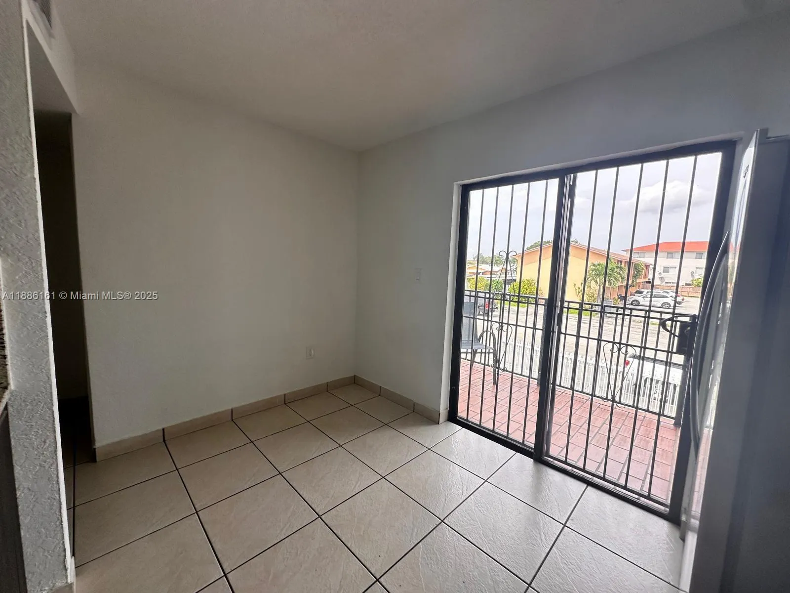 1380 W 41st St, #201