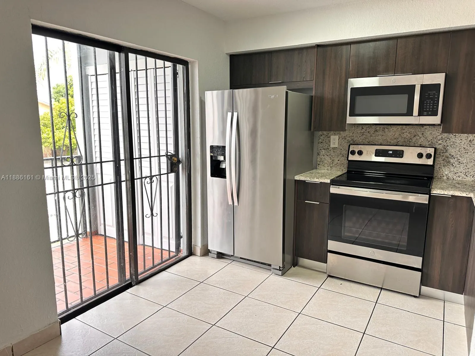 1380 W 41st St, #201
