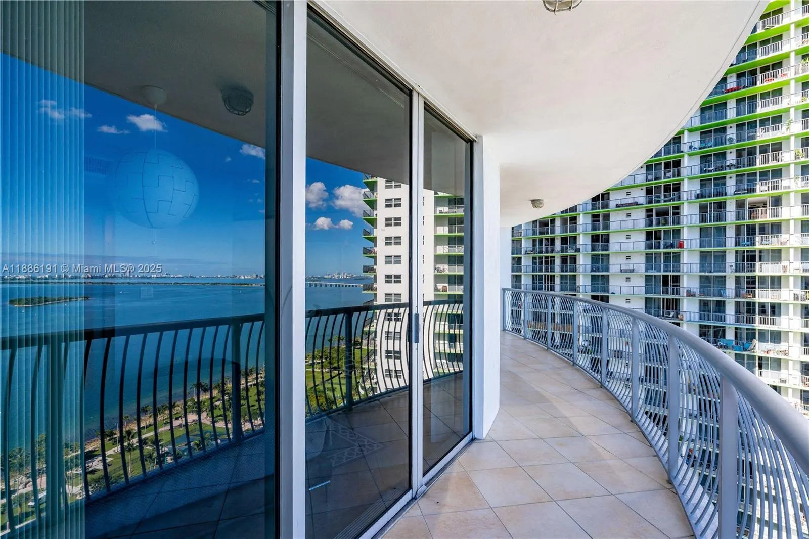 1750 N Bayshore Dr, #2301