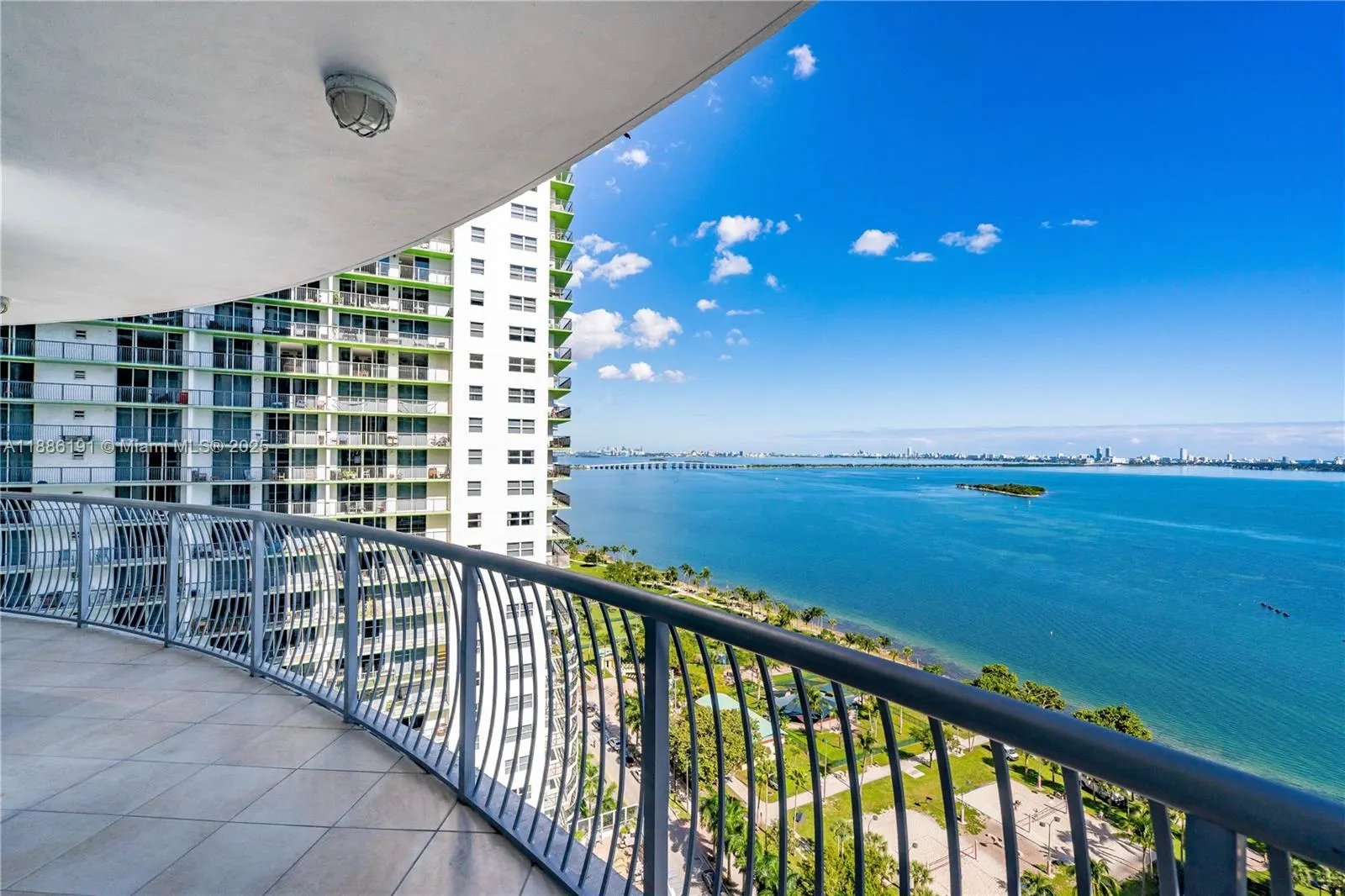 1750 N Bayshore Dr, #2301