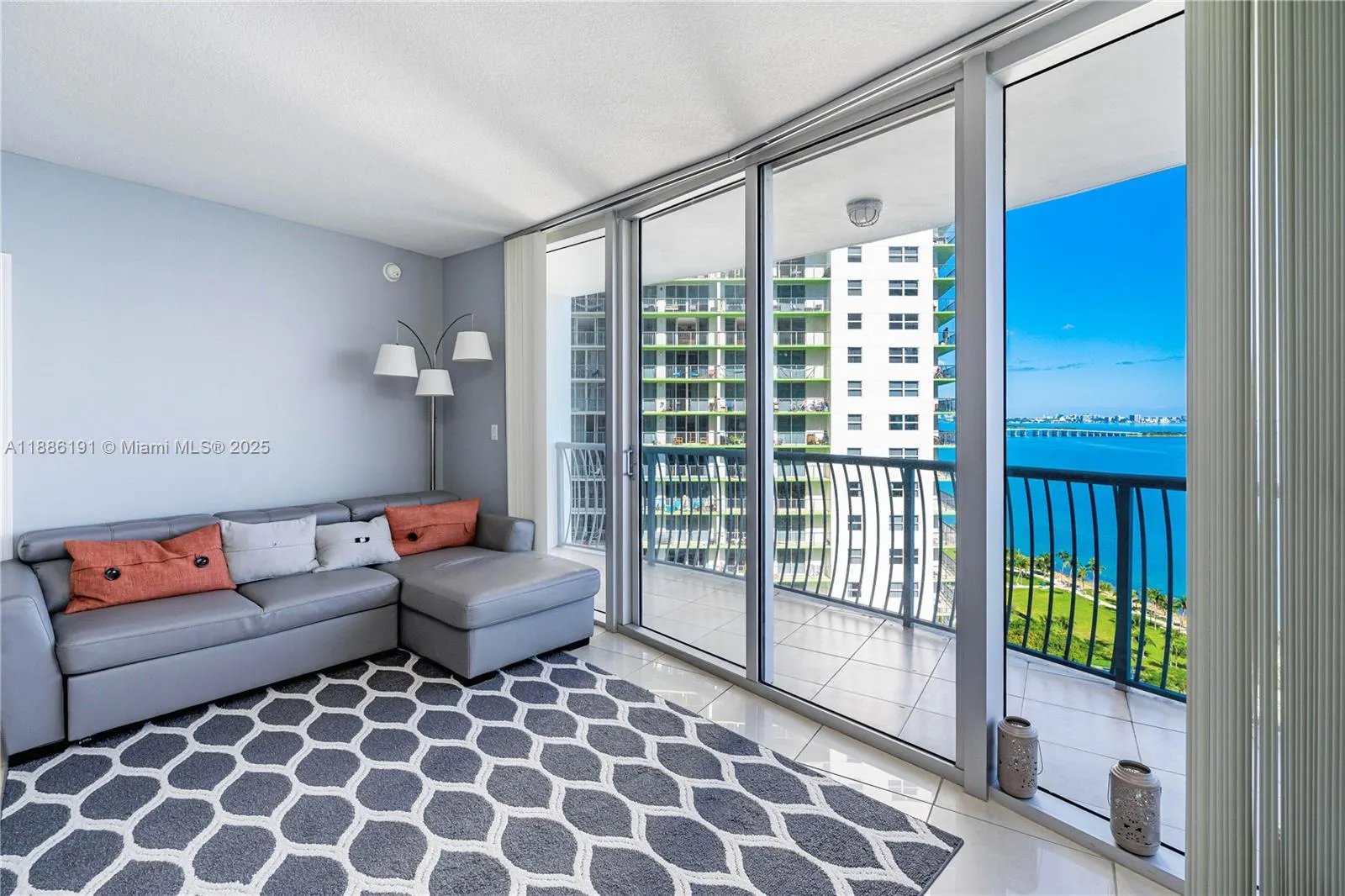 1750 N Bayshore Dr, #2301