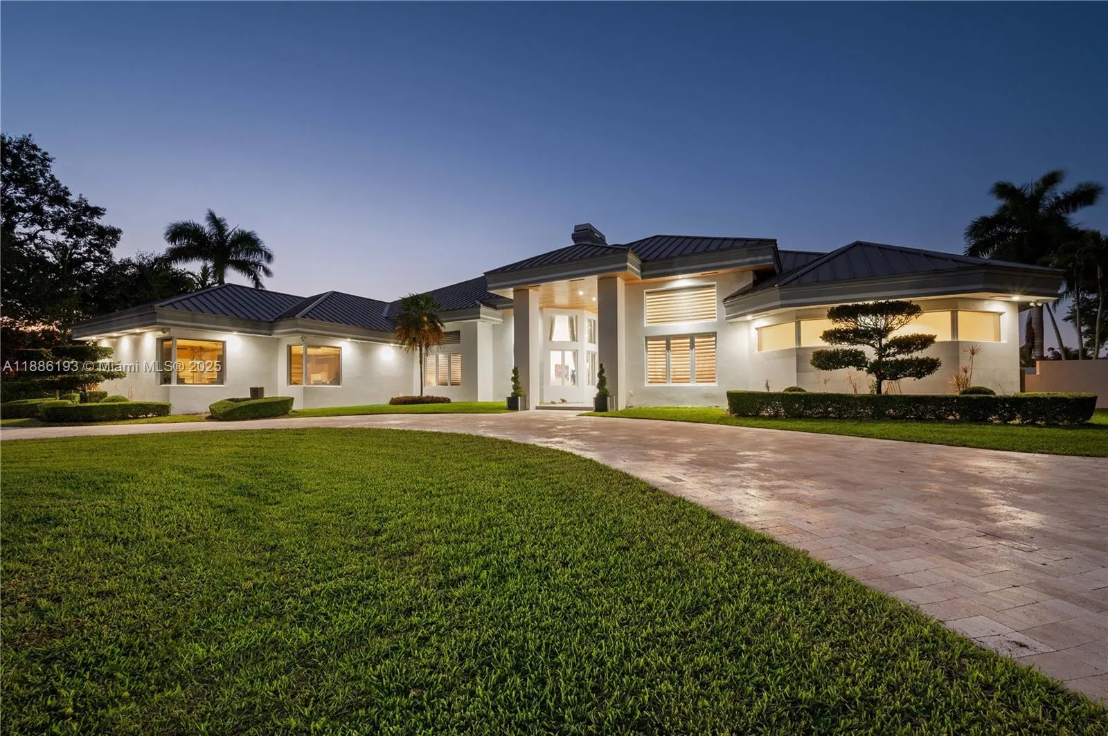 3425 Saddlebrook Ln