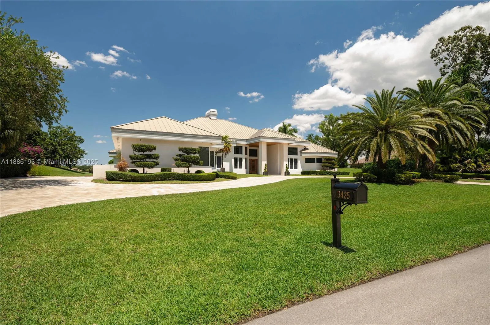 3425 Saddlebrook Ln