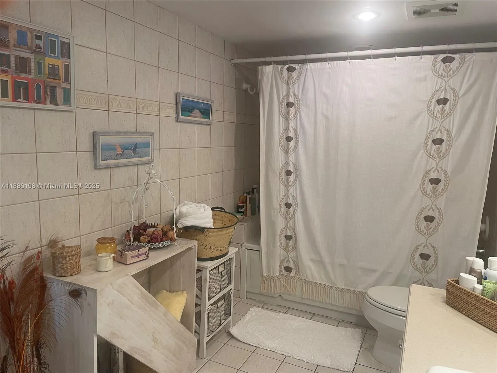 1121 Crandon Blvd, #D404