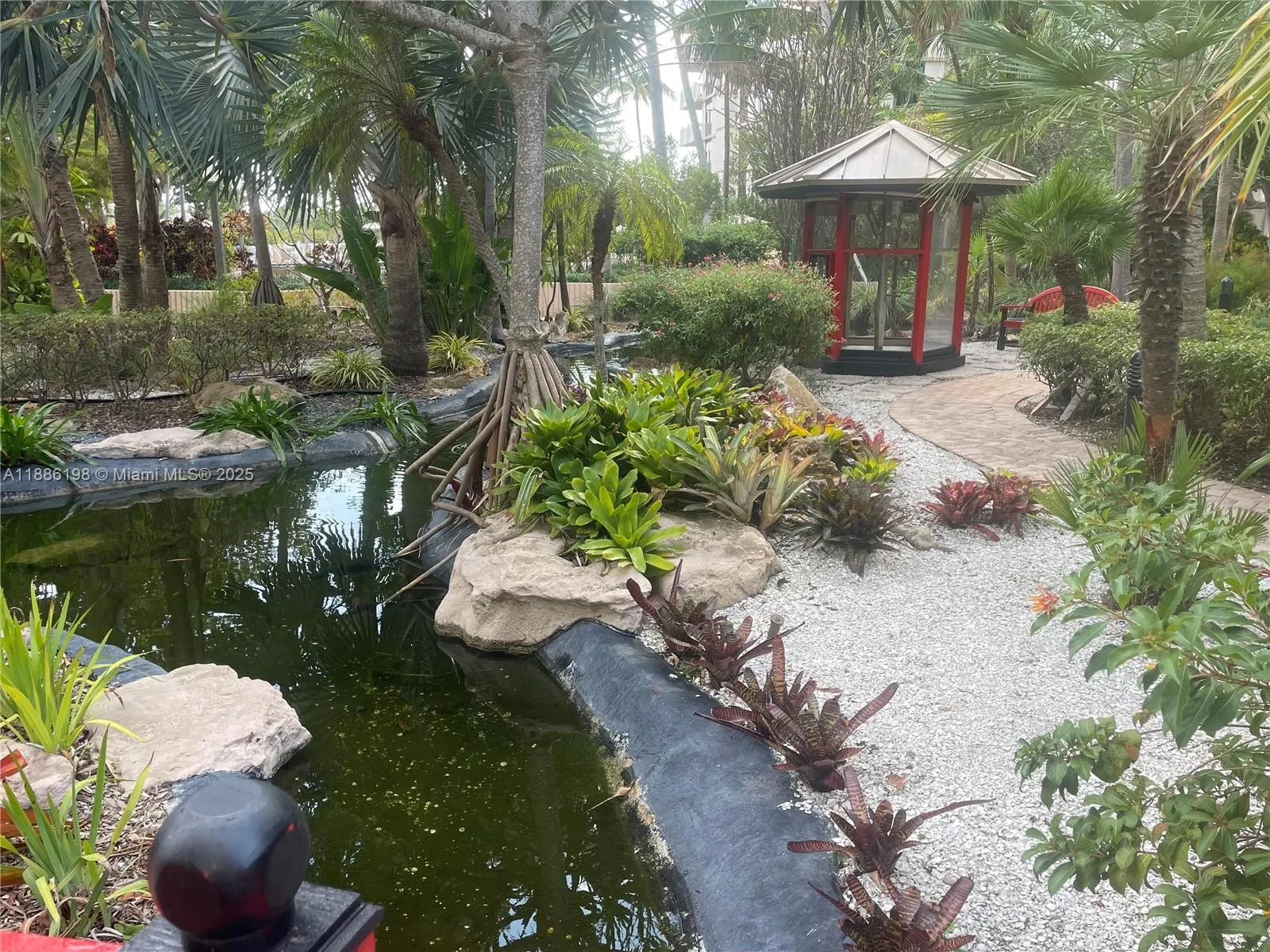 1121 Crandon Blvd, #D404